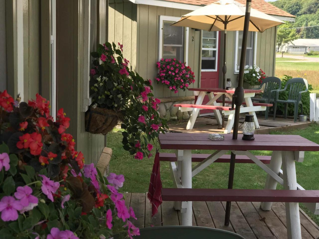 Cedar Ridge Cabins Honor Εξωτερικό φωτογραφία